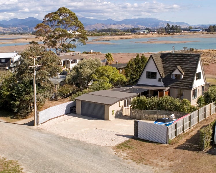 140 Barnett Avenue, Best Island, Richmond - Carousel 1