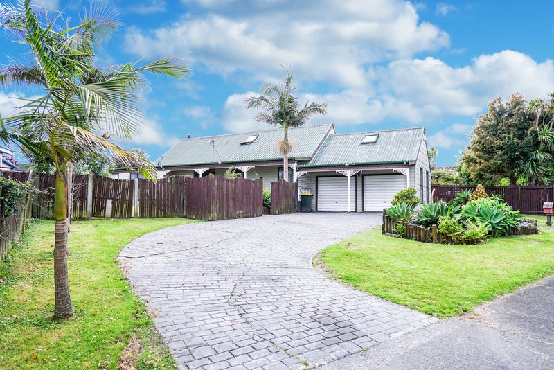 29 Sikkim Crescent, Clover Park, Auckland - Carousel 1