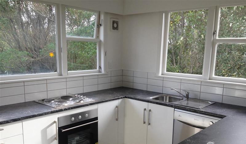 38 Oswald Crescent, Paparangi, Wellington - Carousel 1