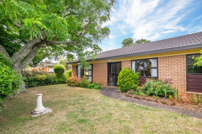 9B Coronation Road, Mangere Bridge, Auckland - Carousel 1