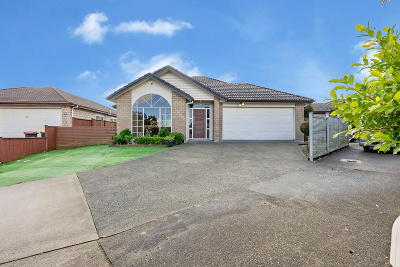 17 Stamford Crescent, Flat Bush, Auckland - Carousel 1