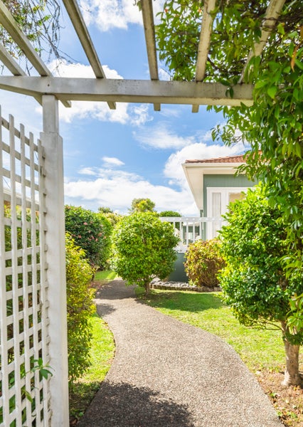 1/4 Cleve Road, Green Bay, Auckland - Carousel 2