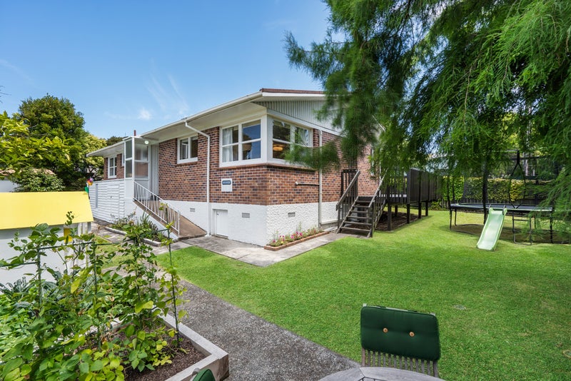 85 TRAMWAY Road, Beach Haven, Auckland - Carousel 1