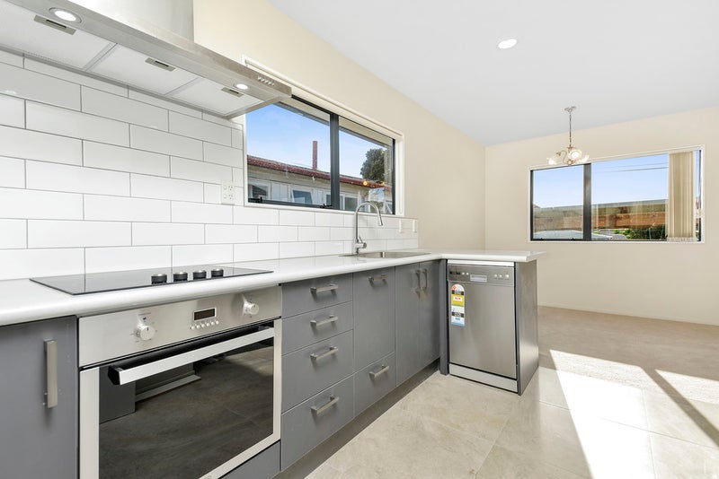 2A Larsen Road, Panmure, Auckland - Carousel 1