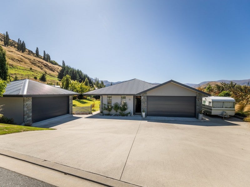 1 Brockworth Lane, Lower Shotover, Queenstown - Carousel 2