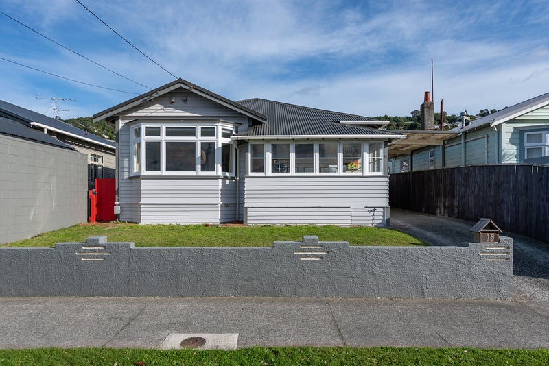 19 Palm Avenue, Lyall Bay, Wellington - Carousel 1