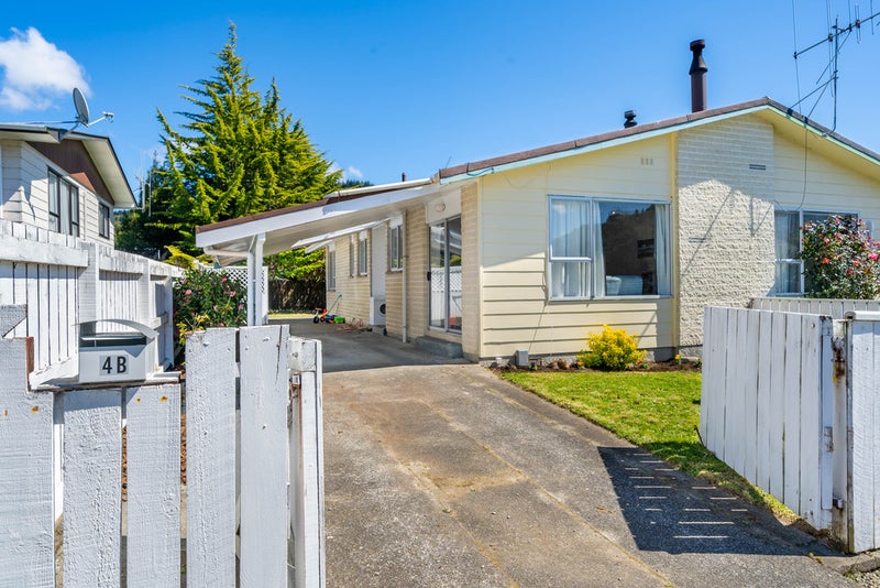 2/4 Crystal Grove, Birchville, Upper Hutt - Carousel 20