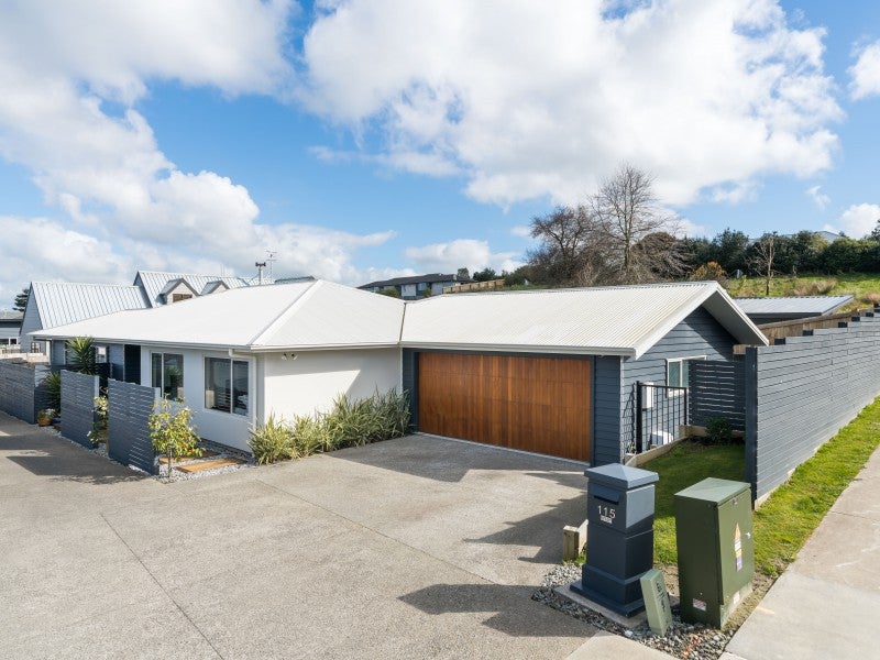 115 James Line, Kelvin Grove, Palmerston North - Carousel 1
