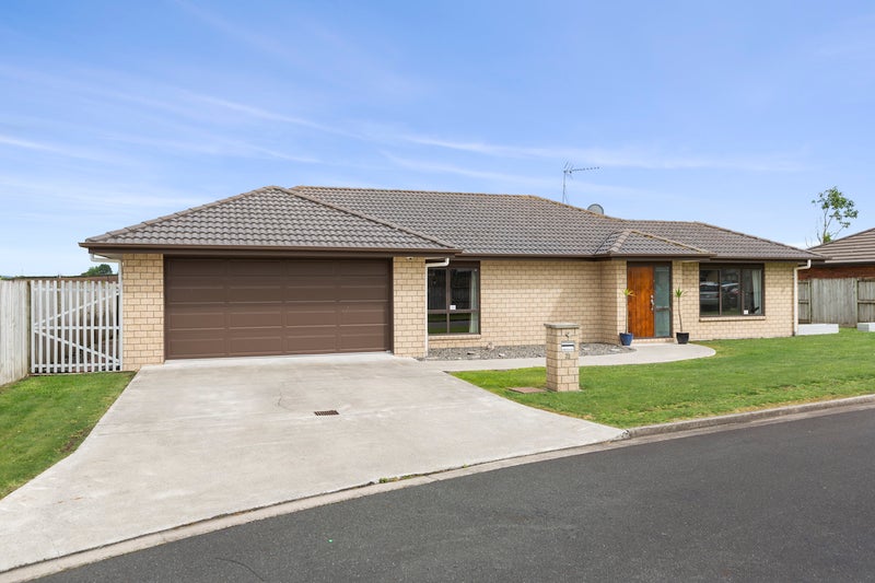 21 Chadwick Place, Rototuna North, Hamilton - Carousel 1