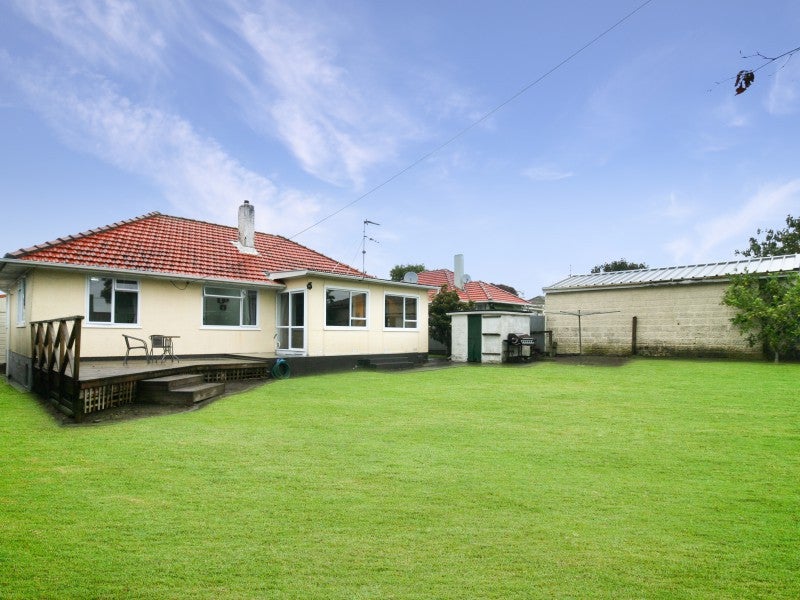 7 Hawkins Street, Vogeltown, New Plymouth - Carousel 1