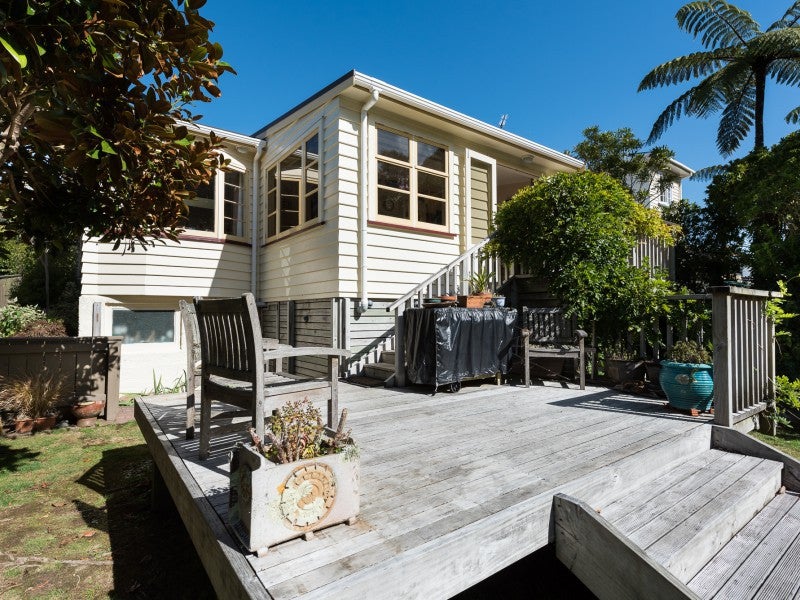 10 Friend Street, Karori, Wellington - Carousel 2