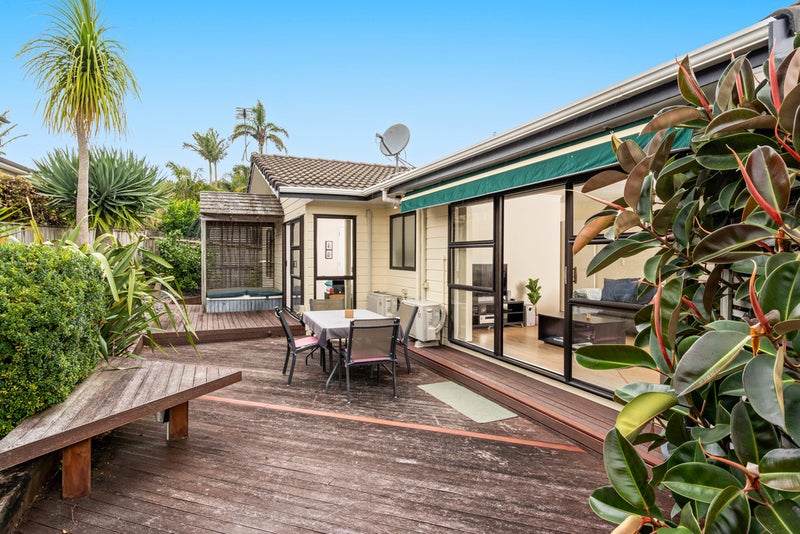 2/15 Bass Street, West Harbour, Auckland - Carousel 1