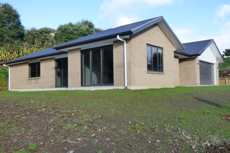 4 Frederick Place, Whalers Gate, New Plymouth - Carousel 2