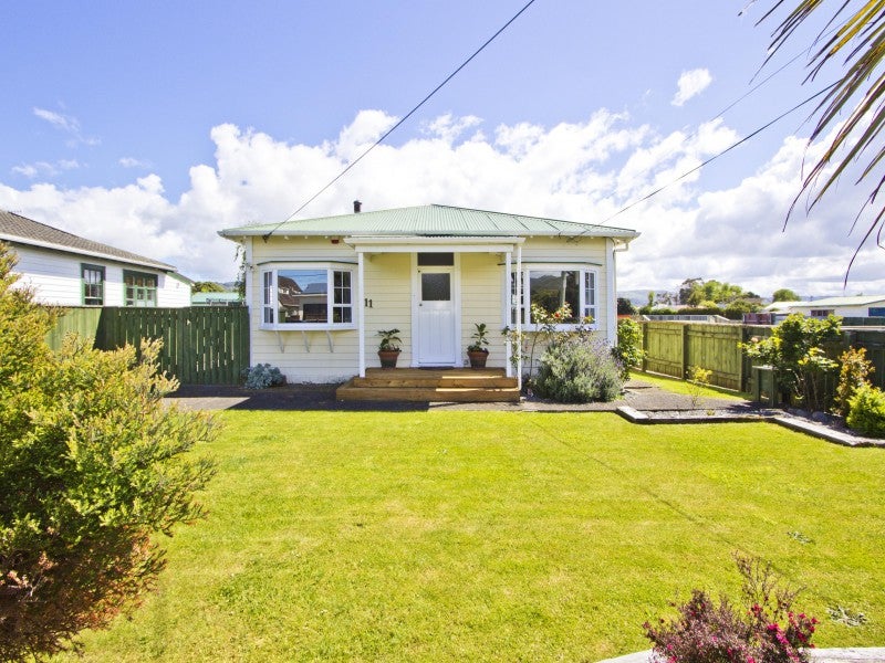 11 Elizabeth Street, Moera, Lower Hutt - Carousel 1