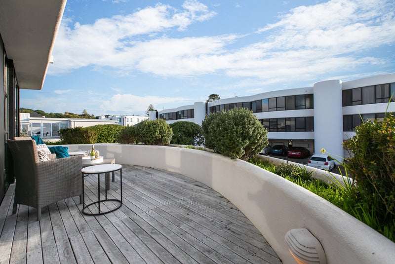 2/10 Marau Crescent, Mission Bay, Auckland - Carousel 1