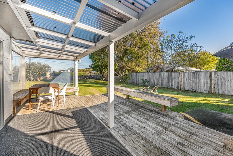 14 Rata Street, Oneroa, Waiheke Island - Carousel 2