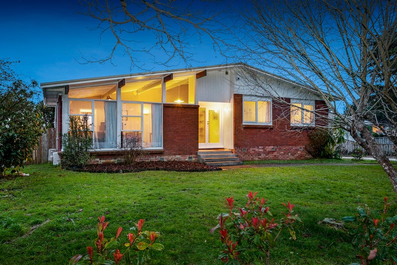 13 Pendlebury Street, Green Bay, Auckland - Carousel 2