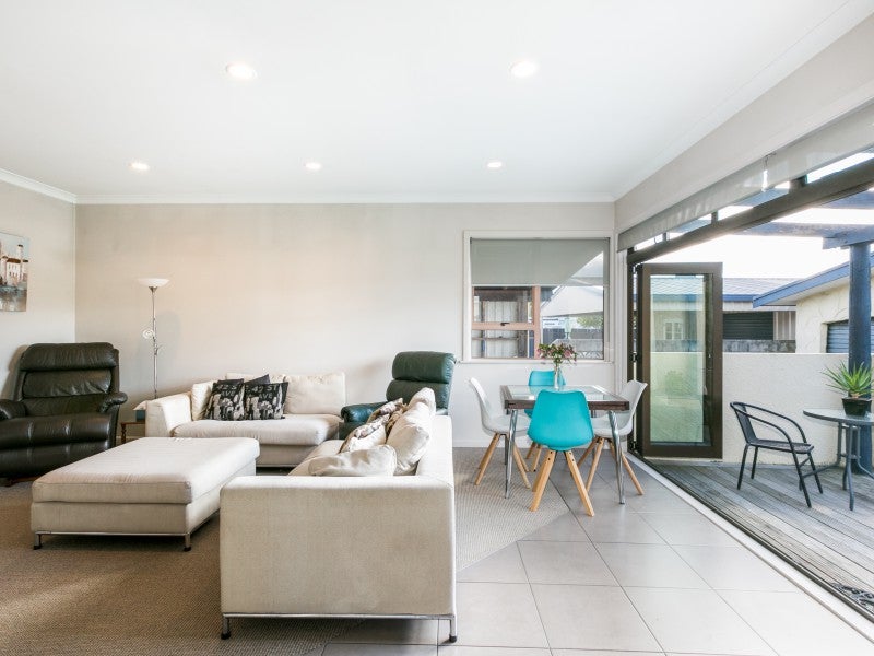 6 Hinton Road, Taradale, Napier - Carousel 1