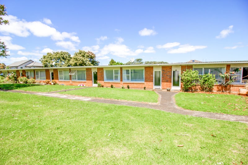 63A Owairaka Avenue, Mount Albert, Auckland - Carousel 1