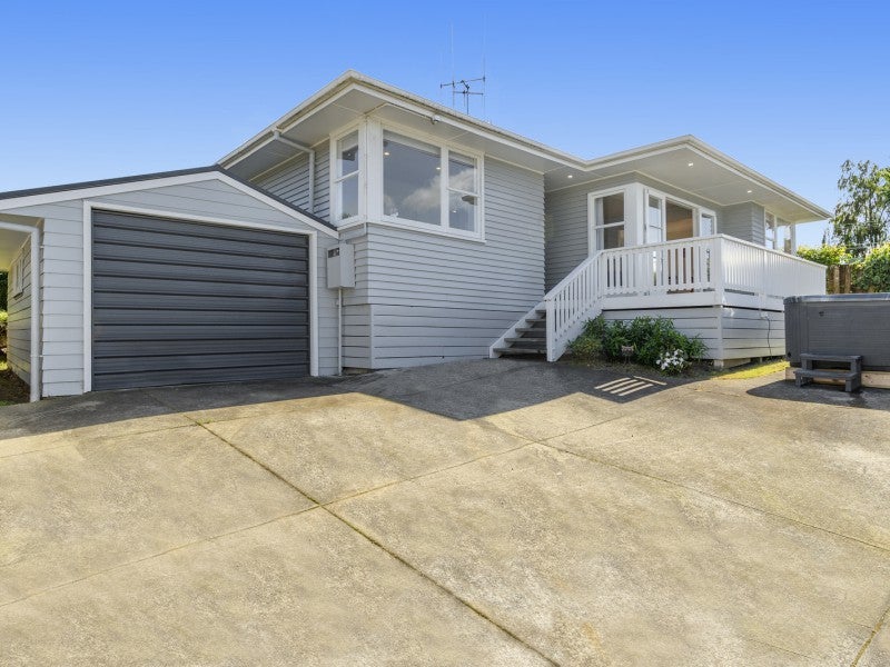 3B Glenfield Place, Brookfield, Tauranga - Carousel 1