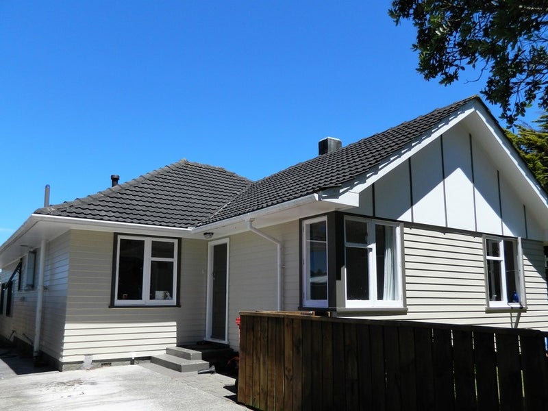 25 Stewart Drive, Newlands, Wellington - Carousel 1