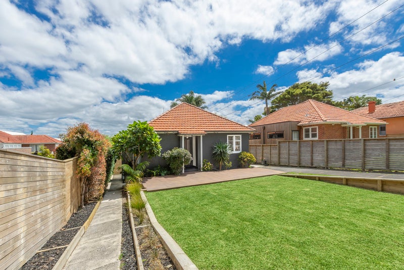 2 Nottingham Street, Westmere, Auckland - Carousel 1