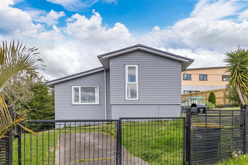 17 Taurus Crescent, Beach Haven, Auckland - Carousel 2