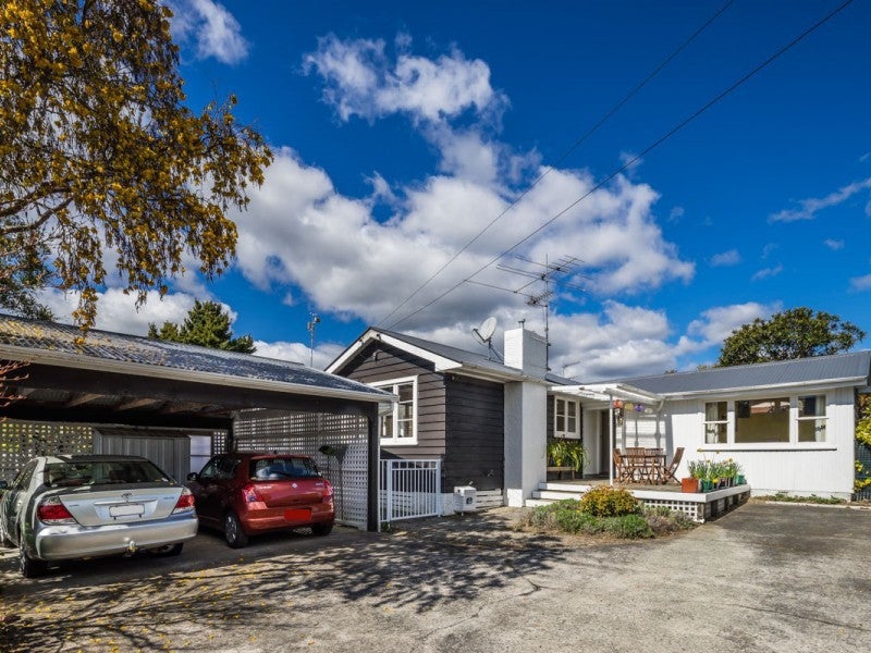 27 Field Street, Silverstream, Upper Hutt - Carousel 1
