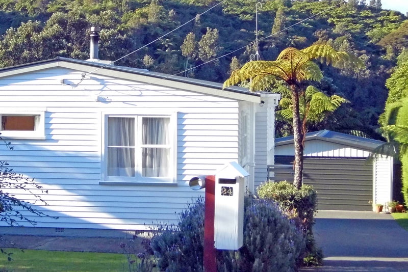 24 Foster Crescent, Belmont, Lower Hutt - Carousel 20