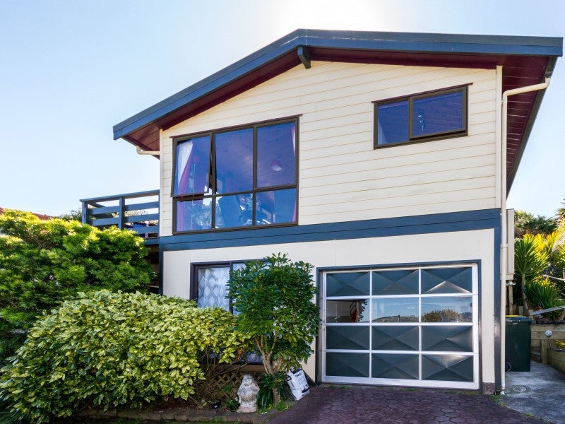9 Inlet View, Titahi Bay, Porirua - Carousel 1