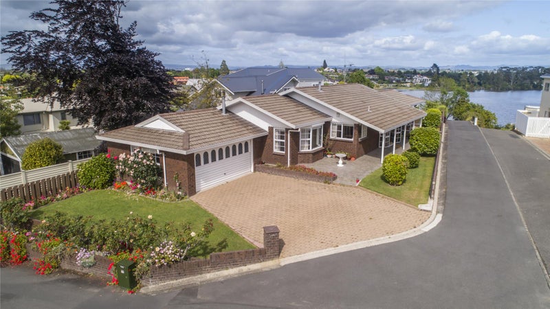 122 Pembroke Street, Hamilton Lake, Hamilton - Carousel 1