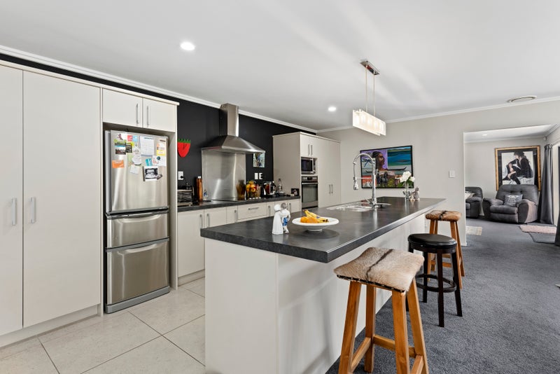 33 Kahikatea Lane, Brown Owl, Upper Hutt - Carousel 2