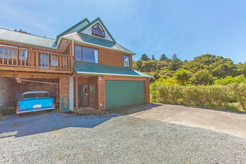 21 Castle Crescent, Stokes Valley, Lower Hutt - Carousel 2