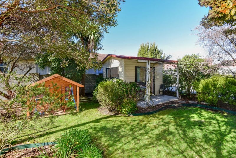8 Hersham Place, Bromley, Christchurch - Carousel 20