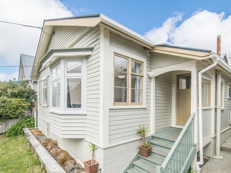 121 Creswick Terrace, Northland, Wellington - Carousel 1