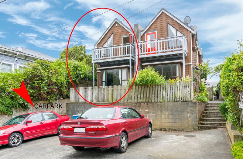 3/5 Scarborough Terrace, Mount Victoria, Wellington - Carousel 1