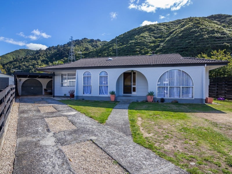 5 Indiana Grove, Totara Park, Upper Hutt - Carousel 2