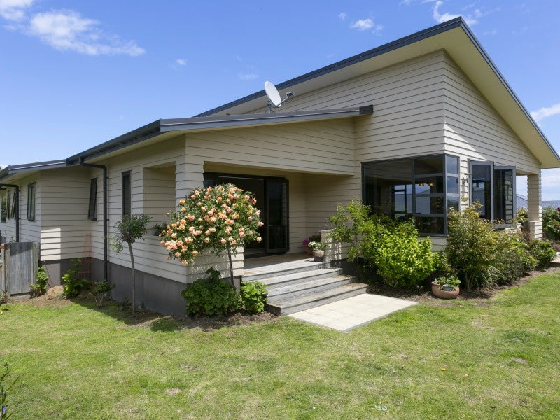 3 Coprosma Crescent, Waipahihi, Taupo - Carousel 1
