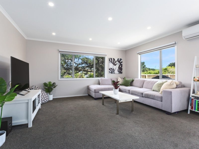 17A Gloucester Street, Cannons Creek, Porirua - Carousel 1