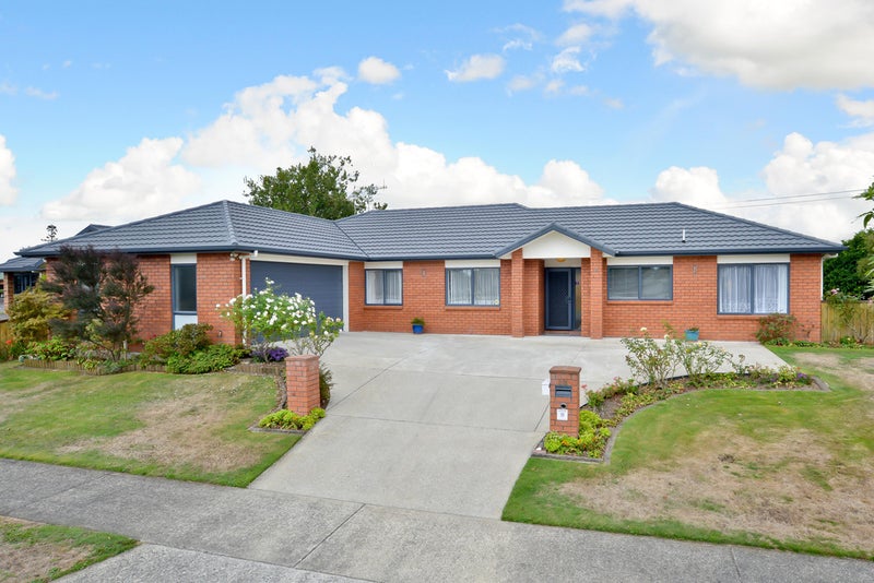 25 Nottingham Drive, Hamilton East, Hamilton - Carousel 21