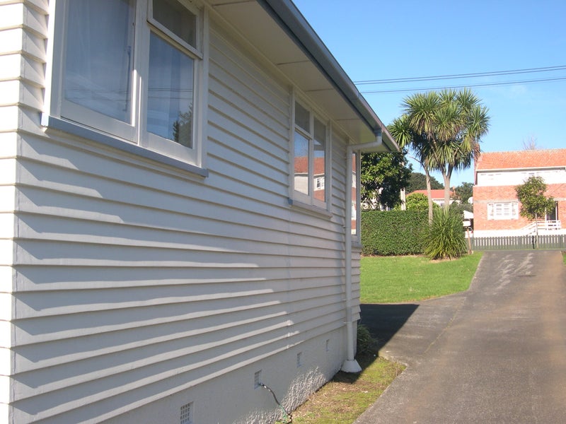 11 Coates Crescent, Panmure, Auckland - Carousel 9