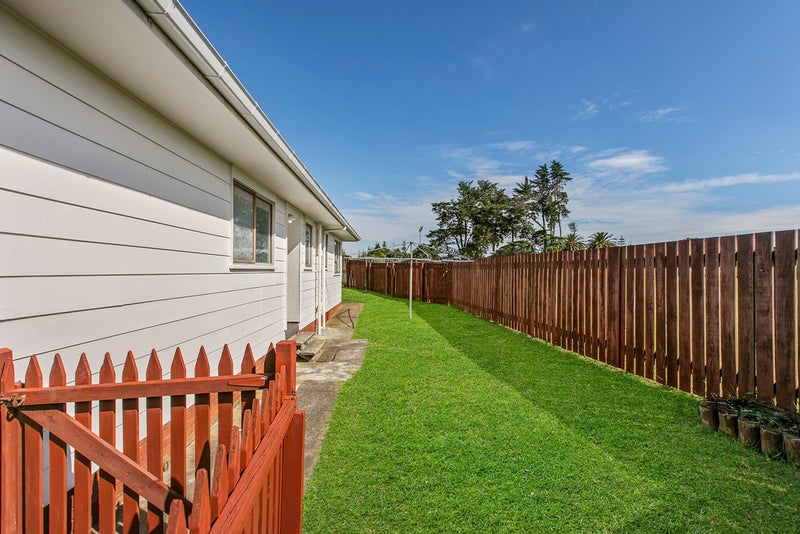 2/4 Sena Place, Clover Park, Auckland - Carousel 16