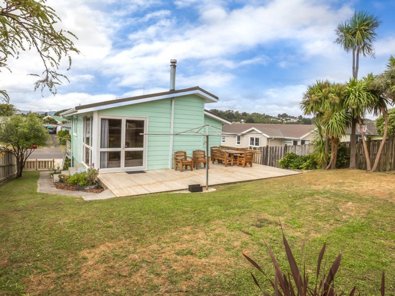 11 Stipulate Place, Ascot Park, Porirua - Carousel 1