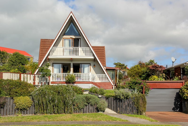 13 St Ives Grove, Whalers Gate, New Plymouth - Carousel 1