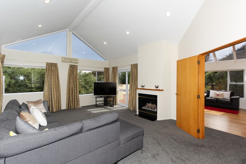 7 Sequoia Grove, Merrilands, New Plymouth - Carousel 2