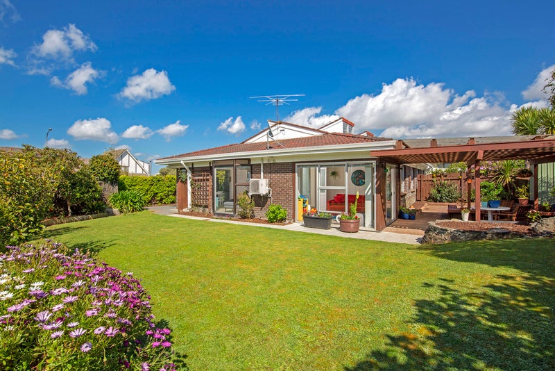 1/1 Arkley Avenue, Farm Cove, Auckland - Carousel 1