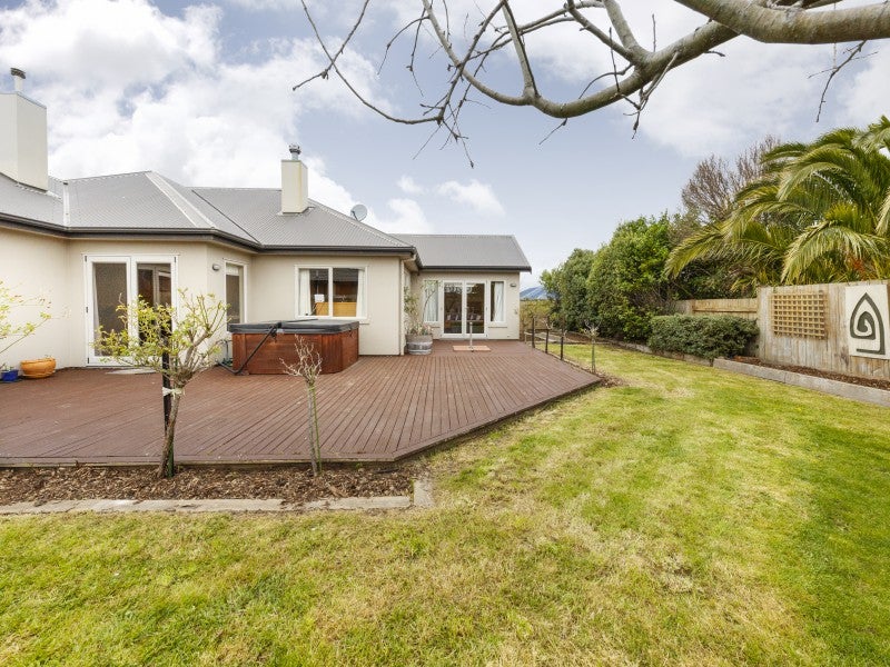 5 Sorrento Place, Kelvin Grove, Palmerston North - Carousel 15