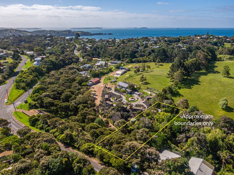 2 Junction Road, Oneroa, Waiheke Island - Carousel 1