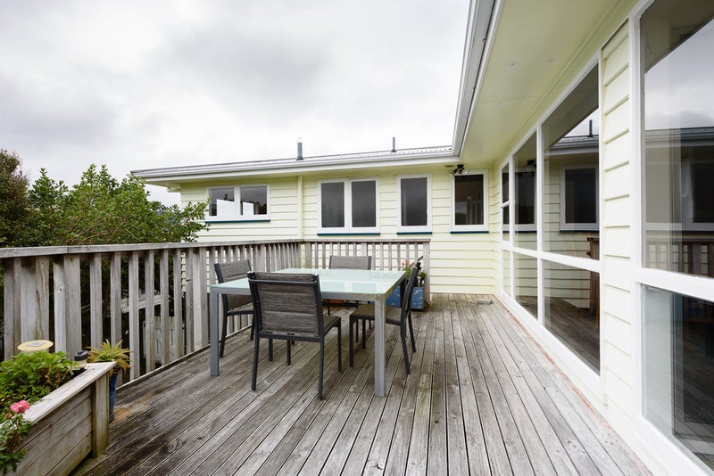 98 Warwick Street, Wilton, Wellington - Carousel 26
