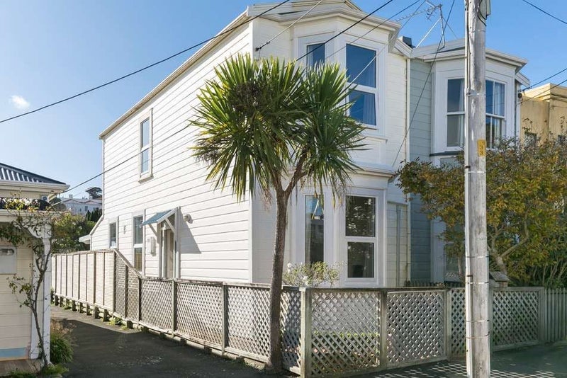 23 Queen Street, Mount Victoria, Wellington - Carousel 1